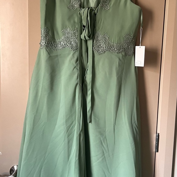 Elegant Green Lace-Trimmed Dress - Picture 4 of 8